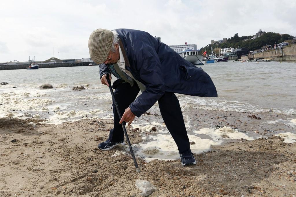 Фотография: Британская золотая лихорадка на пляже Фолкстона №3 - BigPicture.ru