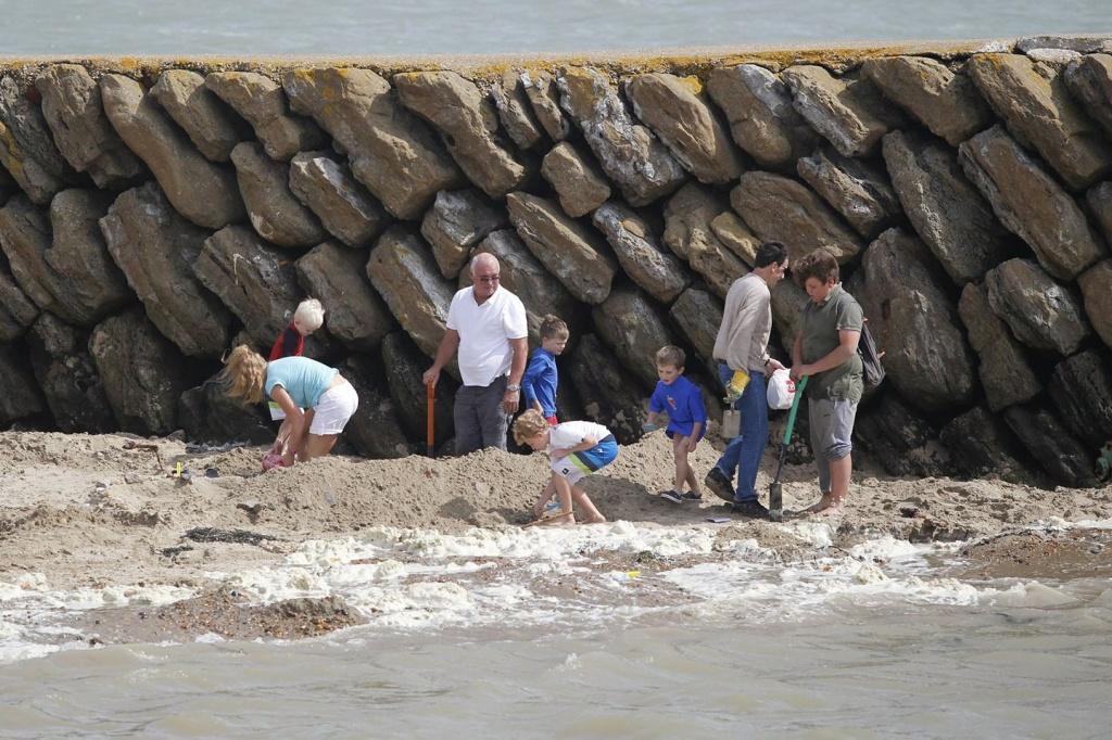 Фотография: Британская золотая лихорадка на пляже Фолкстона №8 - BigPicture.ru