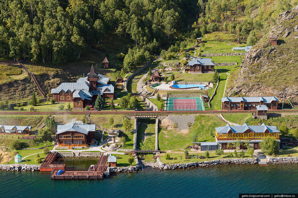 Озеро Байкал с вертолета. ФОТО