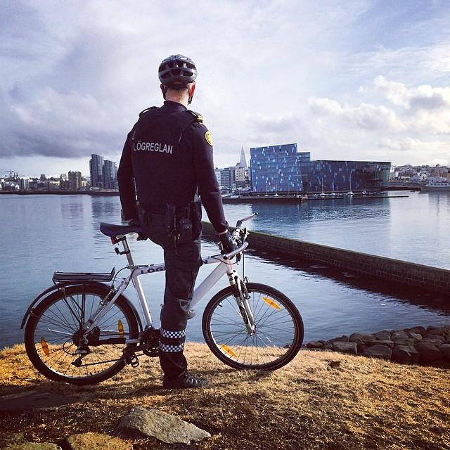 Фотография: Котики и велосипеды: тихая жизнь исландской полиции №13 - BigPicture.ru