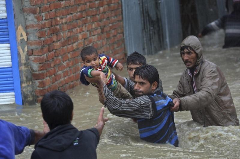 Фотография: Разрушительные наводнения в Индии и Пакистане №1 - BigPicture.ru