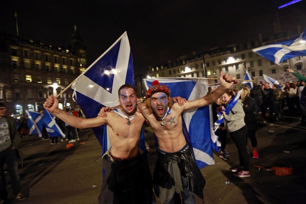 Фотография: Реакция шотландцев на результаты референдума о независимости №4 - BigPicture.ru