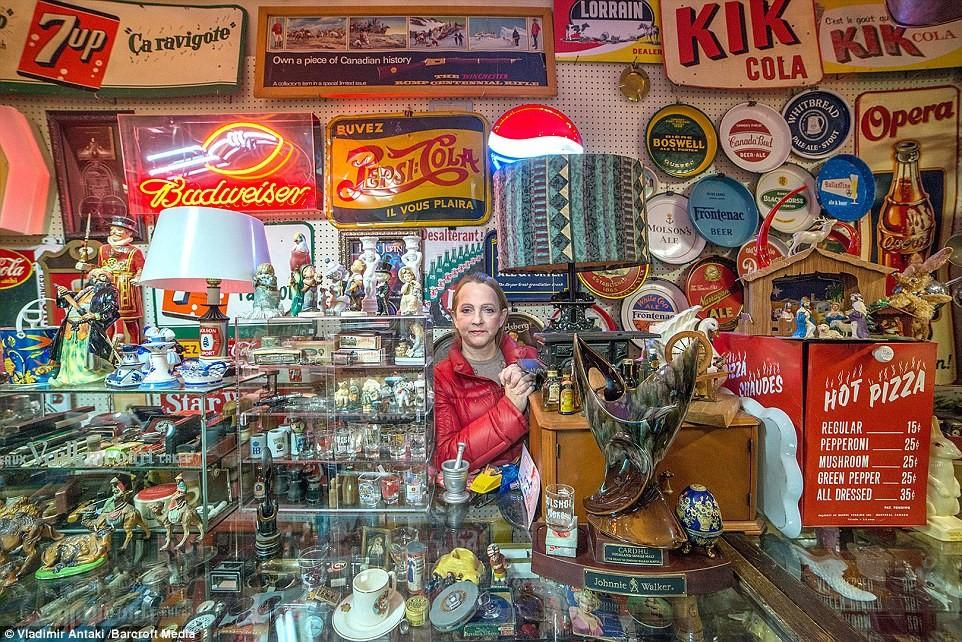 Фотография: Канадский фотограф Владимир Антаки изучает таинственную жизнь владельцев магазинов №17 - BigPicture.ru