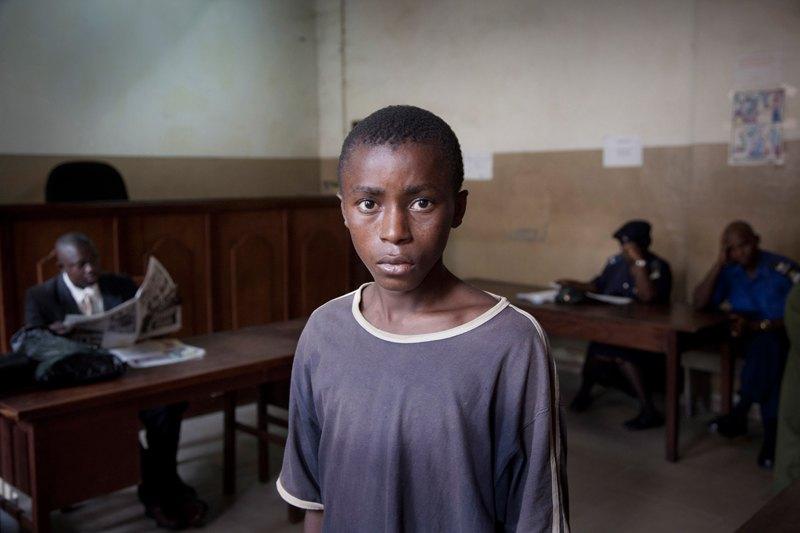 Фотография: Как подростки Сьерра-Леоне годами живут в тюрьме в ожидании суда по их делу №2 - BigPicture.ru