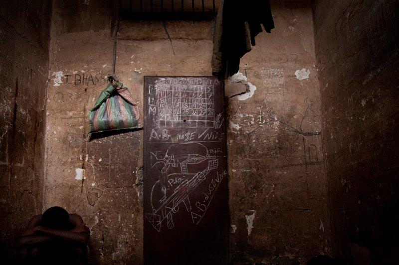 Фотография: Как подростки Сьерра-Леоне годами живут в тюрьме в ожидании суда по их делу №18 - BigPicture.ru