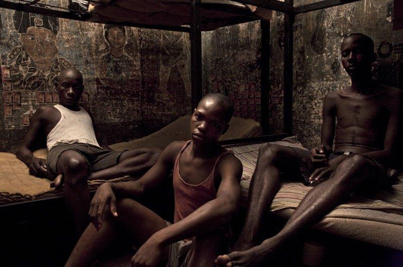Фотография: Как подростки Сьерра-Леоне годами живут в тюрьме в ожидании суда по их делу №19 - BigPicture.ru