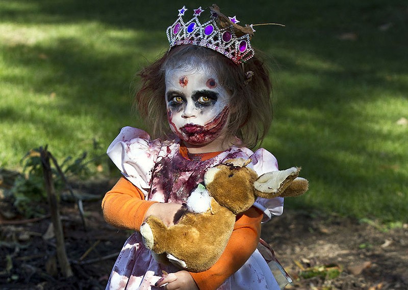 Стоковые фотографии по запросу Дети хэллоуина