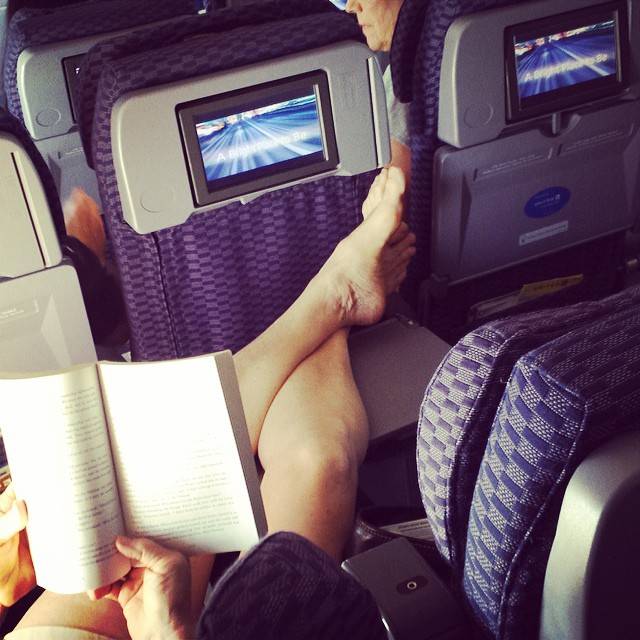 Фотография: Бывшая стюардесса выкладывает фотографии самых отвратительных пассажиров самолетов №19 - BigPicture.ru