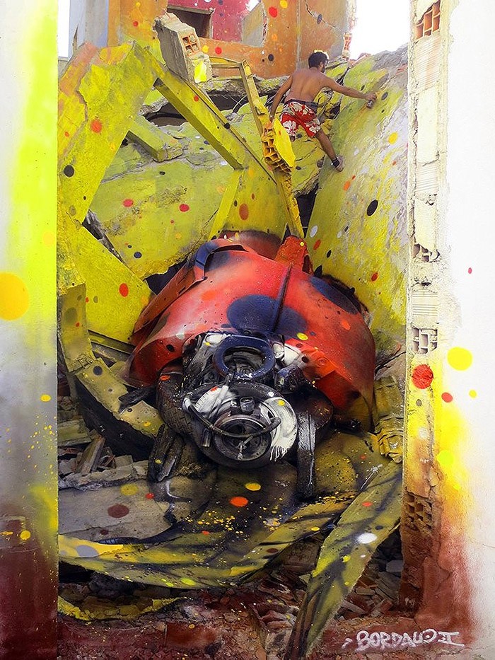 Фотография: Потрясающий стрит-арт в виде животных, сделанных целиком из мусора №10 - BigPicture.ru