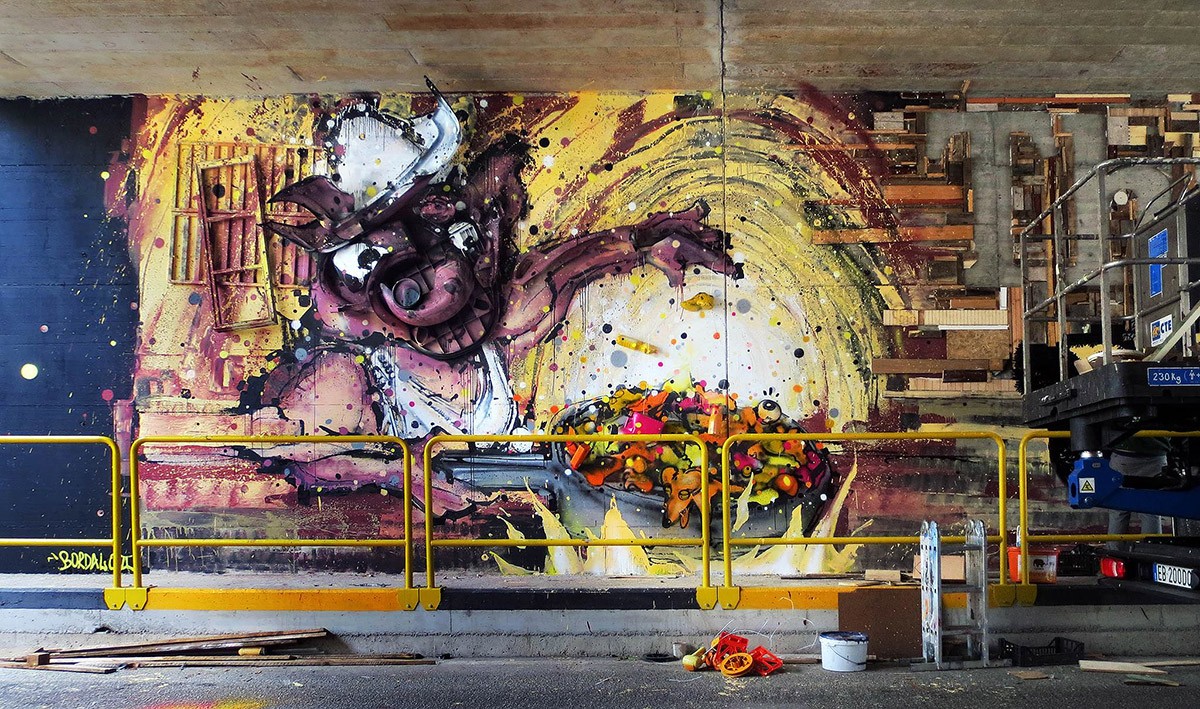 Фотография: Потрясающий стрит-арт в виде животных, сделанных целиком из мусора №12 - BigPicture.ru