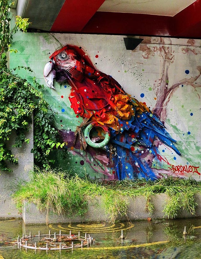 Фотография: Потрясающий стрит-арт в виде животных, сделанных целиком из мусора №15 - BigPicture.ru