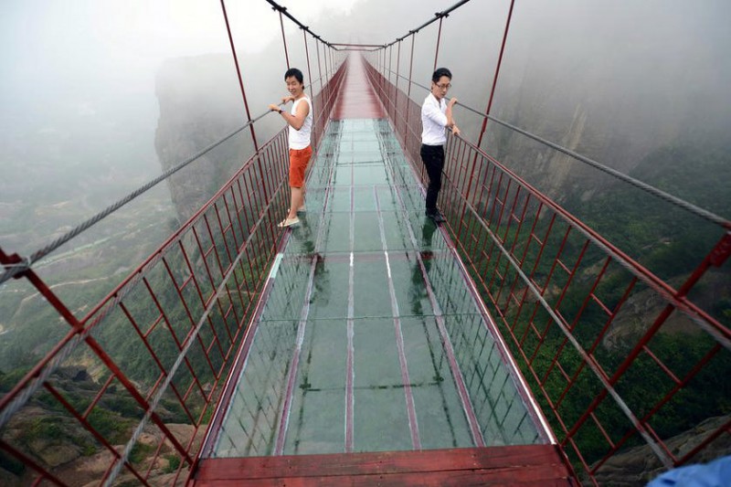 Фотография: Стеклянный мост для любителей острых ощущений №1 - BigPicture.ru
