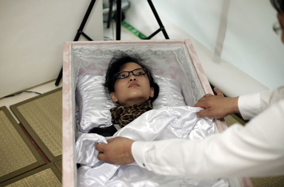 Фотография: Новая мода в Японии: организация похорон при жизни №11 - BigPicture.ru