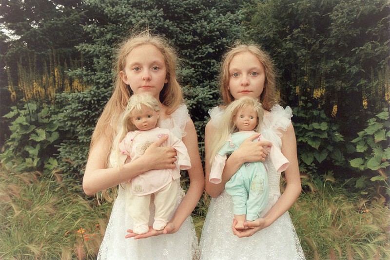 Фотография: Исландские девочки-близнецы, которые видят одинаковые сны №2 - BigPicture.ru