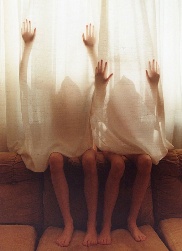 Фотография: Исландские девочки-близнецы, которые видят одинаковые сны №12 - BigPicture.ru