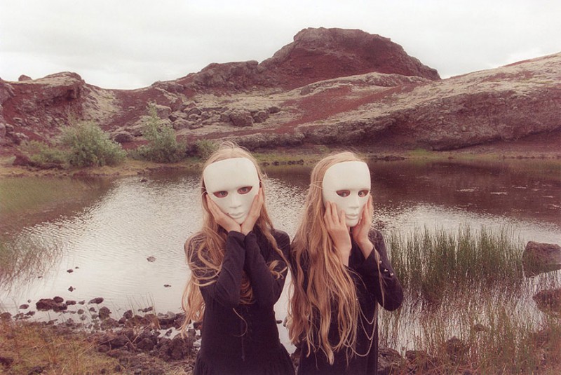 Фотография: Исландские девочки-близнецы, которые видят одинаковые сны №5 - BigPicture.ru