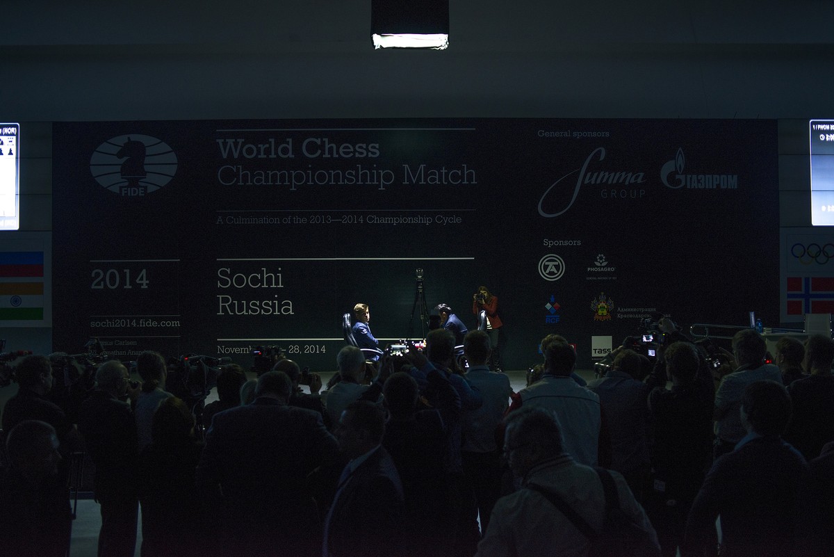 Фотография: В Сочи проходят матчи за звание чемпиона мира по шахматам №12 - BigPicture.ru