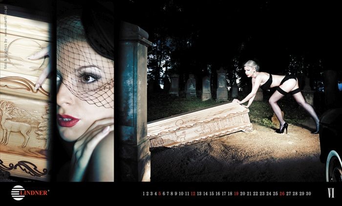 Фотография: Необычная реклама гробов: Эротический календарь компании LINDNER №25 - BigPicture.ru