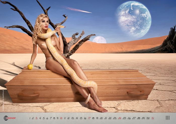 Фотография: Необычная реклама гробов: Эротический календарь компании LINDNER №40 - BigPicture.ru