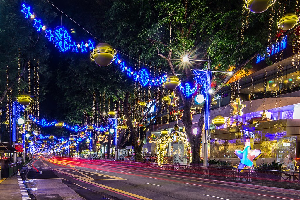 Фотография: Ochard Road: Как выглядит самая известная улица Сингапура перед Рождеством и Новым годом №4 - BigPicture.ru