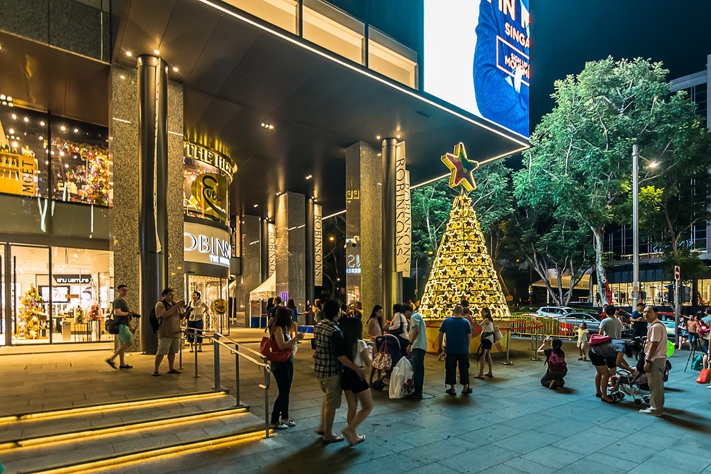 Фотография: Ochard Road: Как выглядит самая известная улица Сингапура перед Рождеством и Новым годом №16 - BigPicture.ru