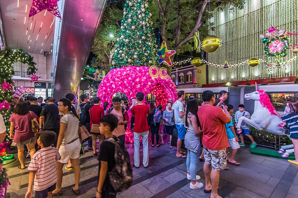 Фотография: Ochard Road: Как выглядит самая известная улица Сингапура перед Рождеством и Новым годом №22 - BigPicture.ru