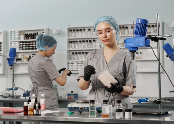 Преимущества контрактного производства косметики и работы с ООО «СТМ-Косметикс»