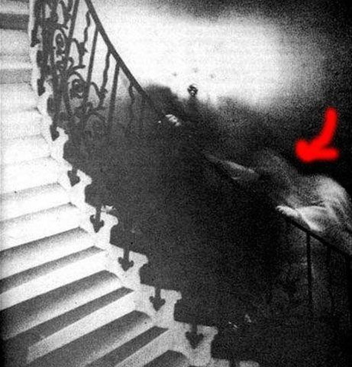 Фотография: Реальность или дефект пленки? Самые известные фотографии призраков №4 - BigPicture.ru