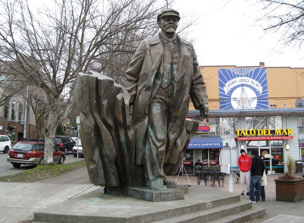 Фотография: Памятники Владимиру Ленину по всему миру №4 - BigPicture.ru
