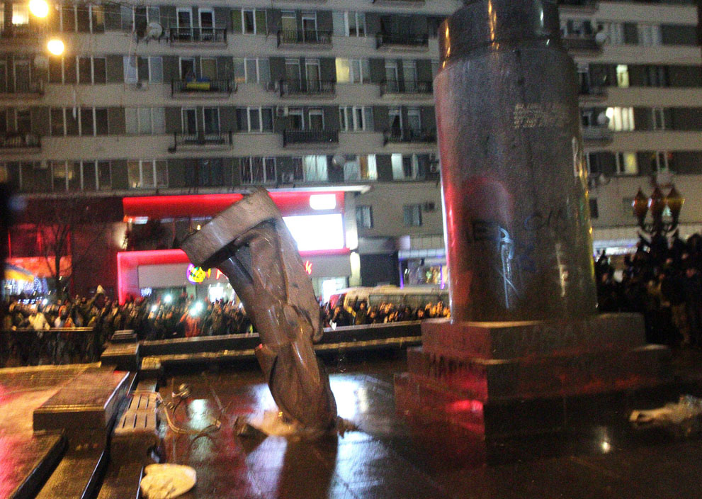 Фотография: Памятники Владимиру Ленину по всему миру №16 - BigPicture.ru