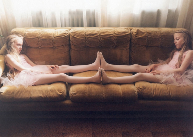 Фотография: Исландские девочки-близнецы, которые видят одинаковые сны №1 - BigPicture.ru