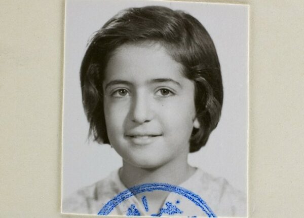 Afsaneh: Жизнь женщины в фотографиях на паспорт