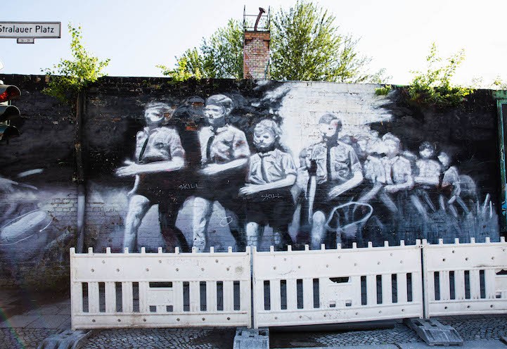 Фотография: Рисунки, сохранившиеся на Берлинской стене до сих пор №10 - BigPicture.ru