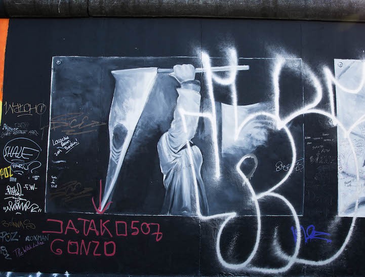 Фотография: Рисунки, сохранившиеся на Берлинской стене до сих пор №13 - BigPicture.ru