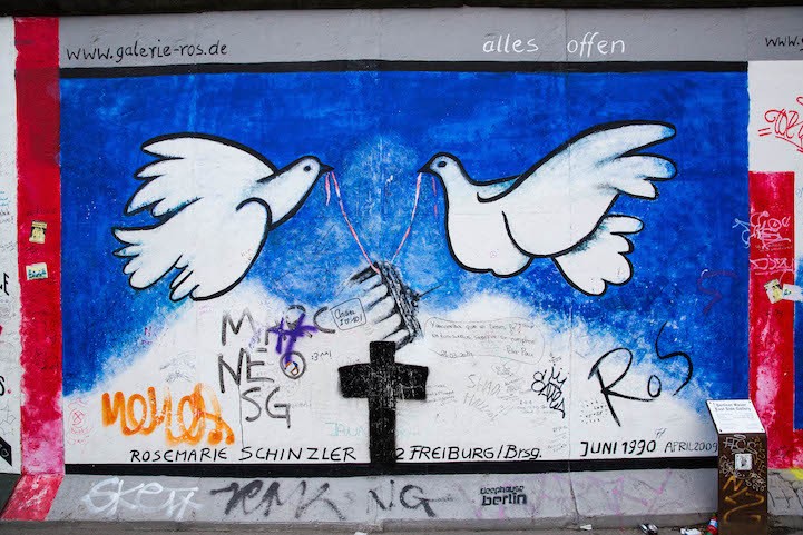Фотография: Рисунки, сохранившиеся на Берлинской стене до сих пор №17 - BigPicture.ru