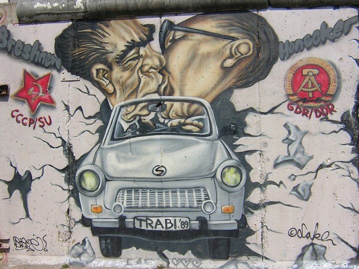 Фотография: Рисунки, сохранившиеся на Берлинской стене до сих пор №23 - BigPicture.ru