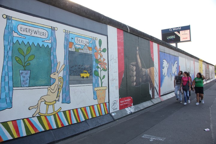 Фотография: Рисунки, сохранившиеся на Берлинской стене до сих пор №25 - BigPicture.ru