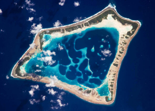 22 острова в океане
