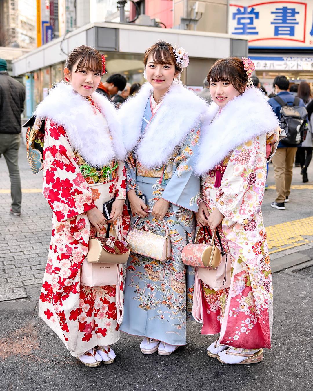 Фотография: А девочка созрела: как 20-летние японцы празднуют свое совершеннолетие №9 - BigPicture.ru