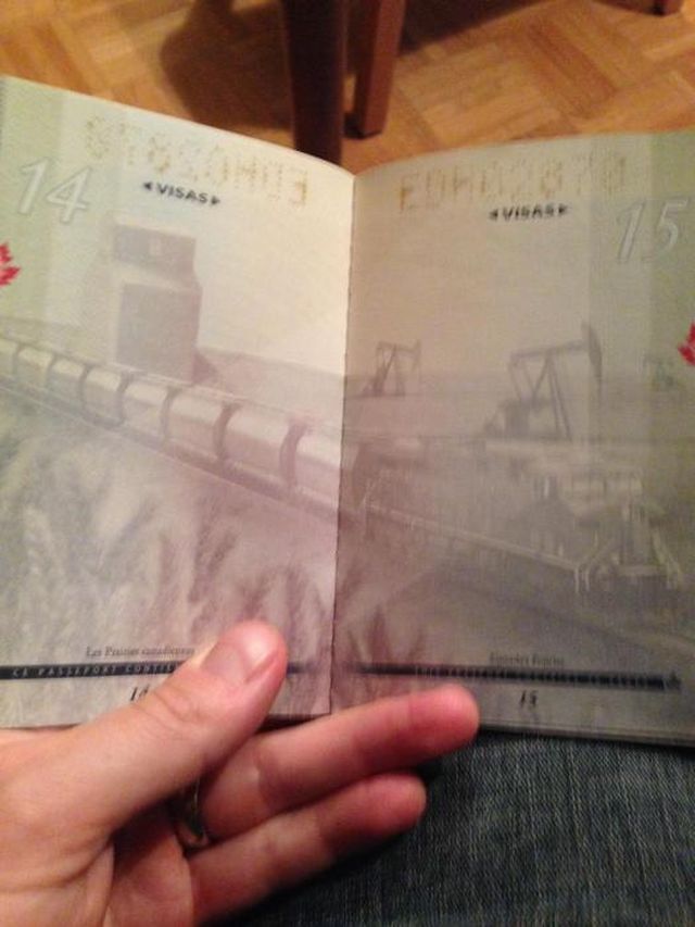 Фотография: Новый паспорт гражданина Канады в свете ультрафиолета №6 - BigPicture.ru