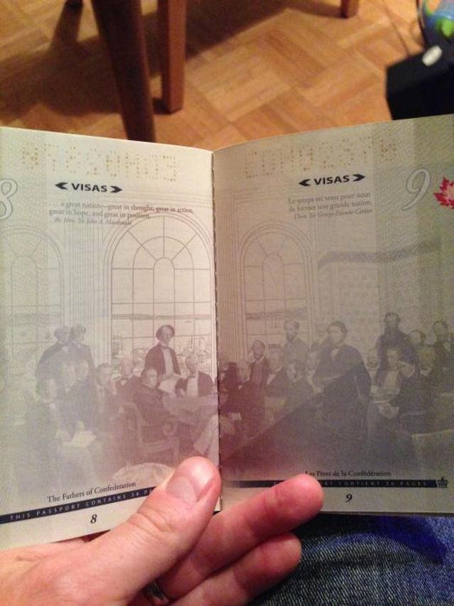 Фотография: Новый паспорт гражданина Канады в свете ультрафиолета №8 - BigPicture.ru