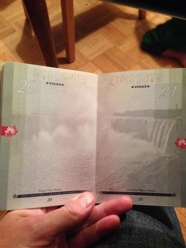 Фотография: Новый паспорт гражданина Канады в свете ультрафиолета №12 - BigPicture.ru