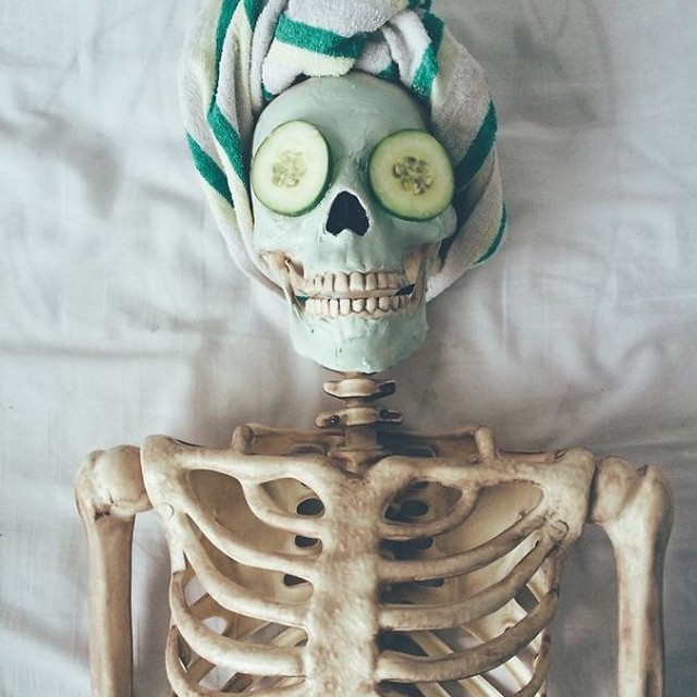 Фотография: Пародия на современных девушек — скелет в Instagram №2 - BigPicture.ru