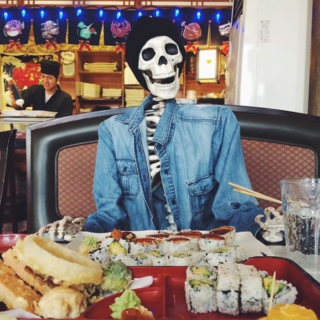 Фотография: Пародия на современных девушек — скелет в Instagram №12 - BigPicture.ru