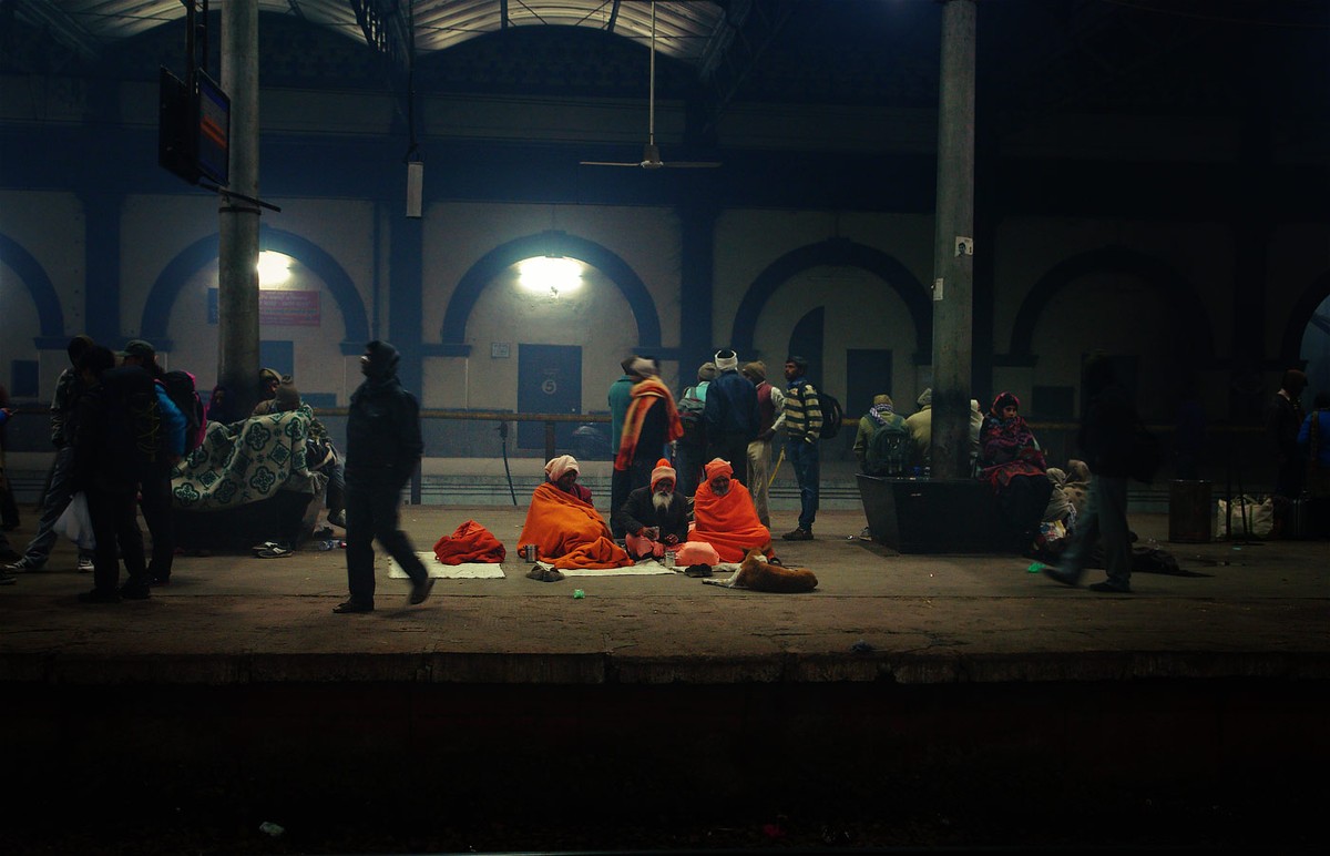 Фотография: Ночная жизнь индийского вокзала №8 - BigPicture.ru