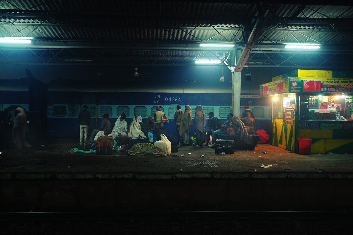 Фотография: Ночная жизнь индийского вокзала №26 - BigPicture.ru