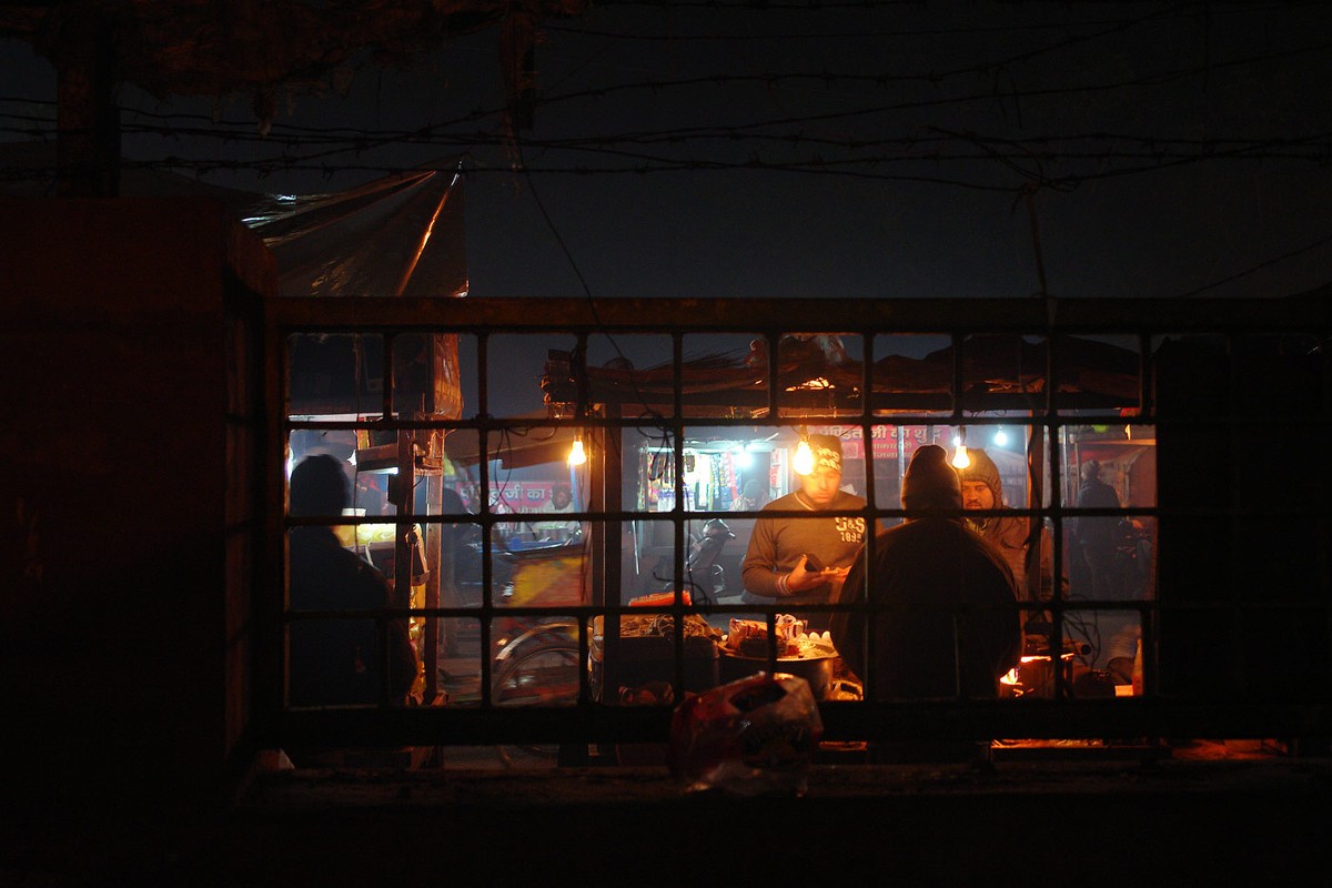 Фотография: Ночная жизнь индийского вокзала №29 - BigPicture.ru
