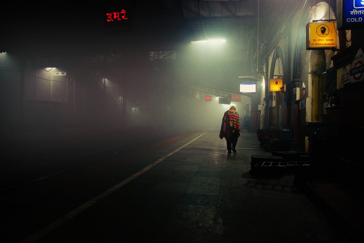 Фотография: Ночная жизнь индийского вокзала №30 - BigPicture.ru