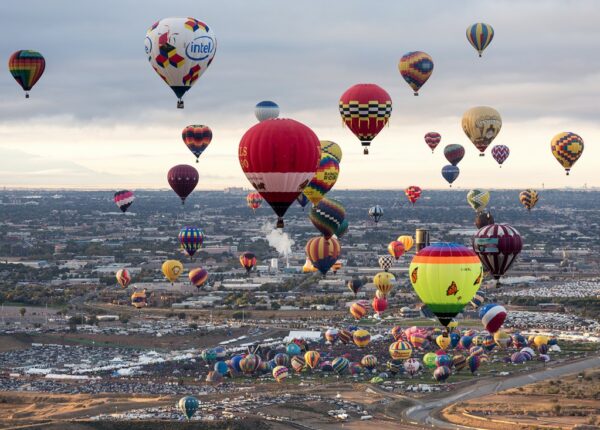 Лучшие в мире места для незабываемых полетов на воздушном шаре
