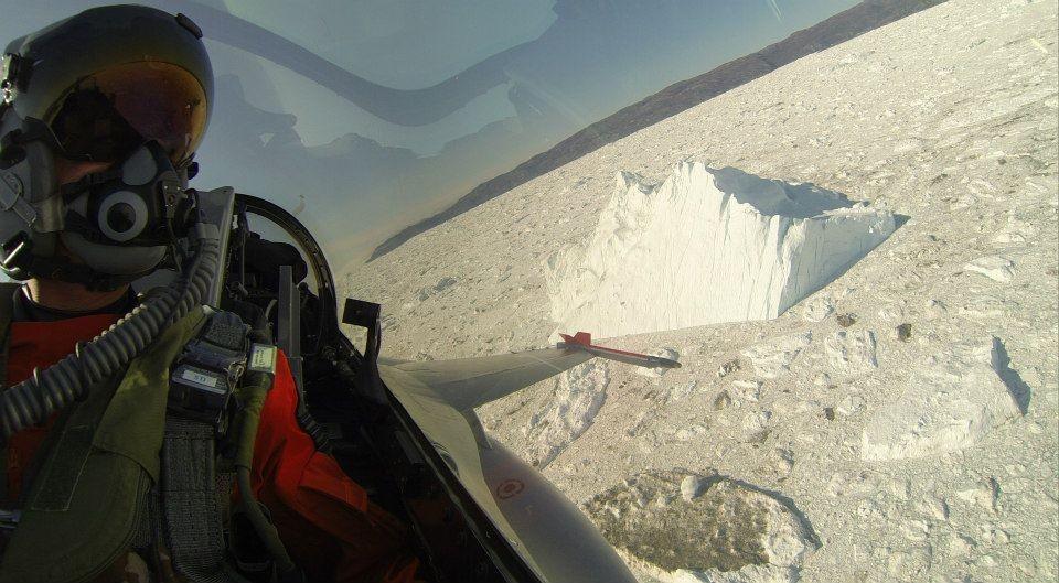 Фотография: Люси в небе с алмазами: селфи пилотов самолетов №3 - BigPicture.ru